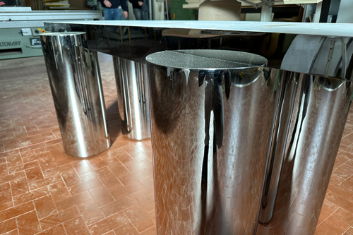 tavolo in metallo